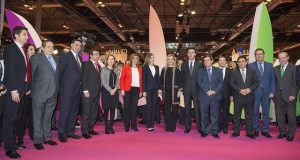 20150120 Jornada inaugural FITUR 2016 foto familia presidentes Suana Díaz y Reina Letizia FILEminimizer