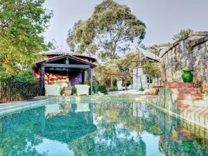 Novavila Design Wine Hotel piscina y palomar (1) (FILEminimizer)