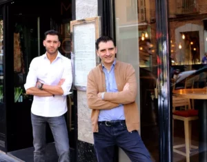 Alberto-y-Paco-Rivera-propietarios-de-Candeli-©Félix-Soriano-FILEminimizer-e1633943924759.jpg