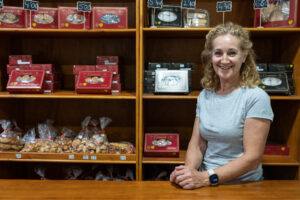 CORRALES DEL VINO. Obrador de pan y dulces Horno Coomonte. Mercedes Coomonte (FILEminimizer)