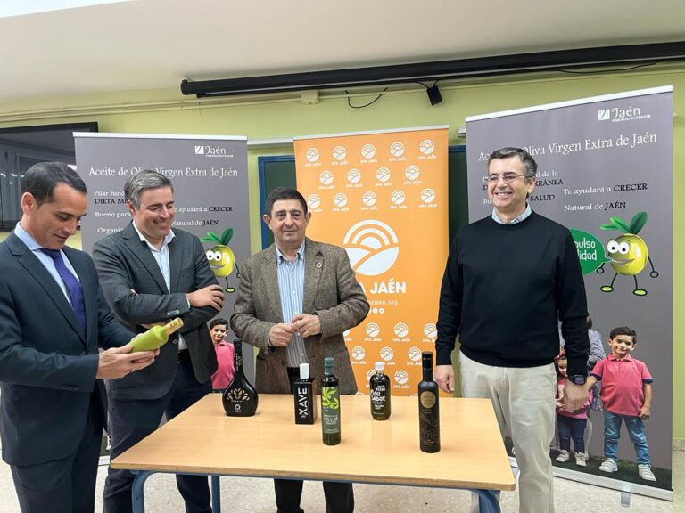 20231213 Desayuno saludable UPA Jaén en Colegio Virgen de la Capilla (2)