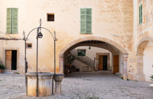 FINCA PuBLICA GALATZo. patio de la posesio dos (FILEminimizer)