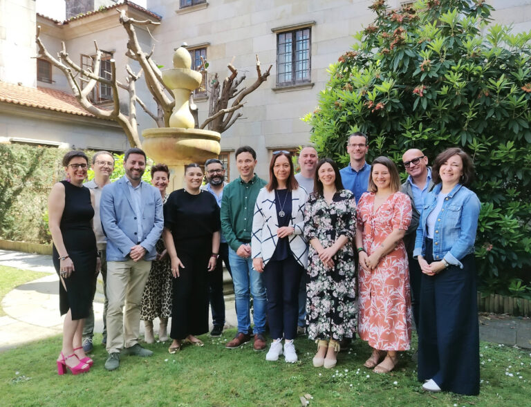 Representantes de ACEVIN ayuntamiento de Cambados y otras instituciones en el encuentro en Cambados Ciudad Española del Vino 2024