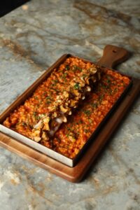Arroz de campo y mar con torreznos, chantarelas guisadas y carabineros (FILEminimizer)