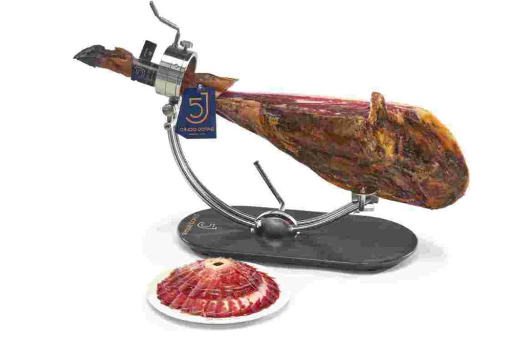 jamon abierto en jamonero con plato9fafc072f7ba7d6c014f0a84e48436f1d2f5e61e (1) (FILEminimizer)