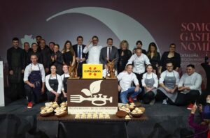 Foto familia, cóctel presentación Cataluña Región Mundial de la Gastronomía 2025 (FILEminimizer)
