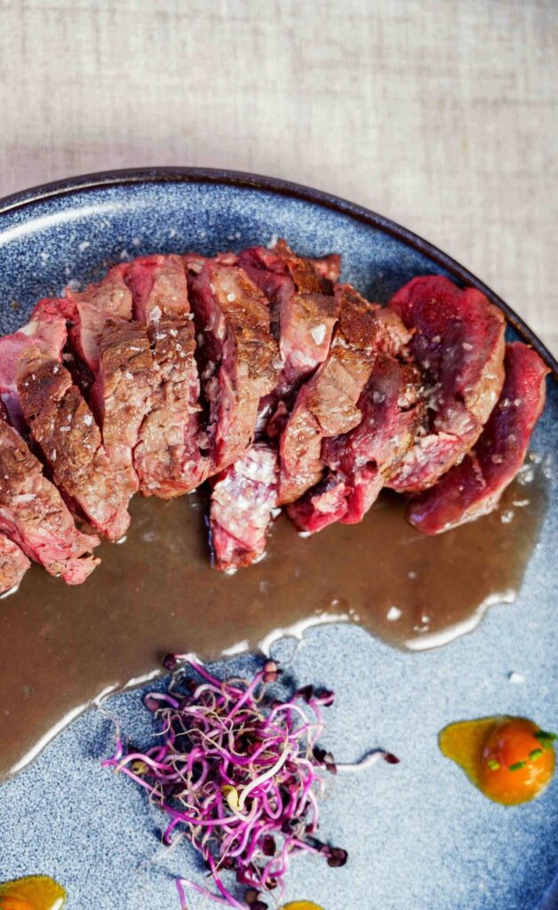 Lomo alto de reno con demi-glace de oporto y regaliz - Egun-On (3)