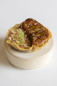 TARTALETA DE VIRUTAS DE FOIE MI-CUIT Y SETAS SALTEADAS (FILEminimizer)