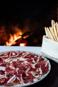 Sierra de Monfragüe. Plato de jamón ibérico
