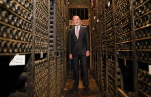 S. M. el Rey Felipe VI en la Botellería de Vinos Antiguos de Marqués de Riscal (FILEminimizer)
