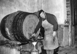 o132 Rueda bodega CuatroRayas (FILEminimizer)