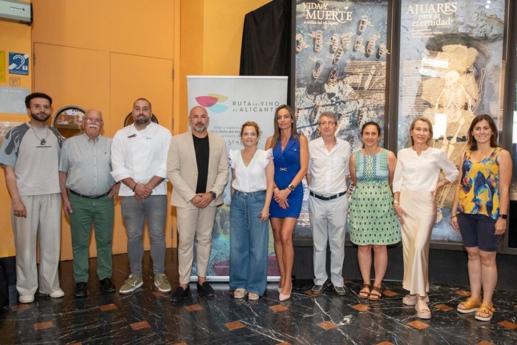 thumbnail 0009 UN DESTINO LLENO DE HISTORIA WEB (FILEminimizer)