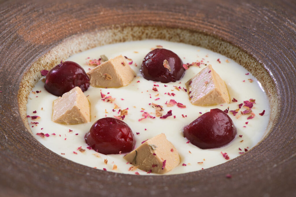 Ajo blanco dados de bloc de foie gras y cerezas-395-Editar-10 (FILEminimizer)
