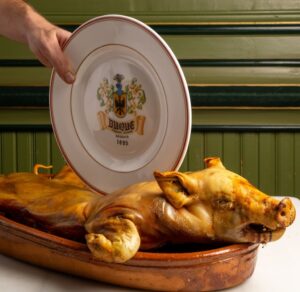 Casa Duque Cochinillo asado al estilo Duque5 (FILEminimizer)