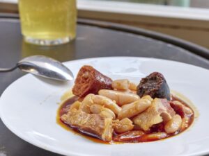 La Bobia Fabada asturiana Puxa Asturies con compango de Tineo (bj2) (FILEminimizer)