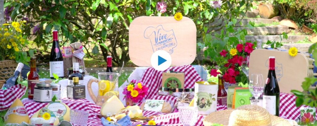 Mesa con productos gallegos como vinos, quesos y conservas