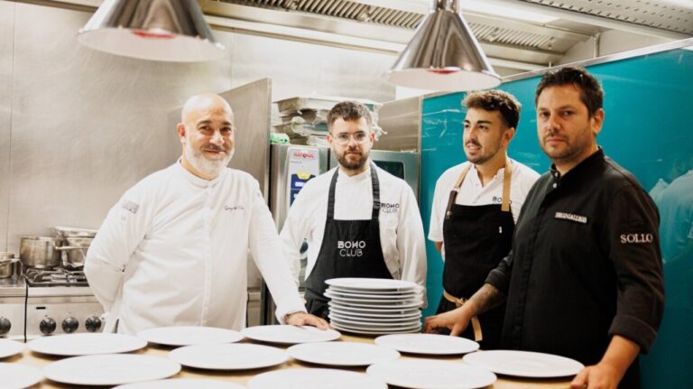Chefs Diego del Río y Diego Gallegos en la cocina del restaurante Arara Bistro Bar