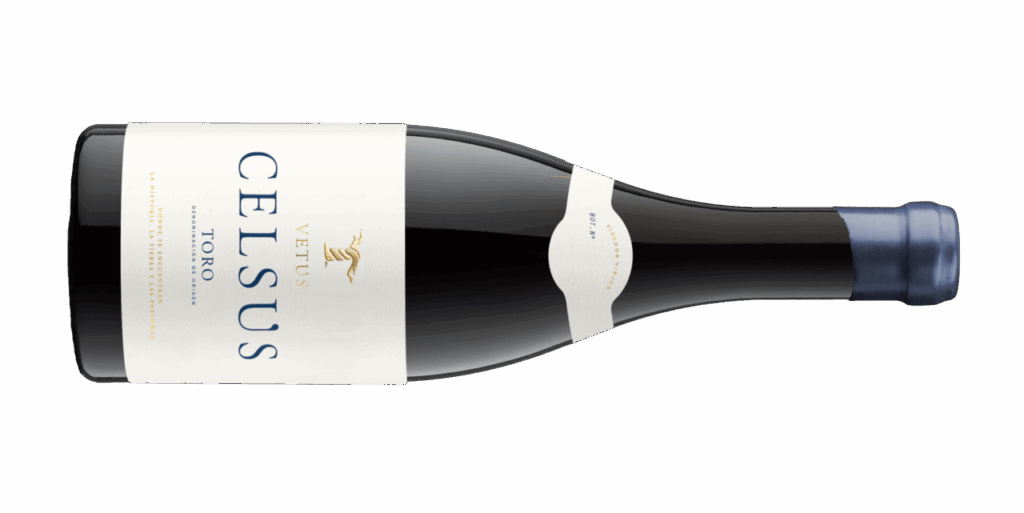 Botella de vino Celsus de Bodegas Vetus con etiqueta blanca y dorada