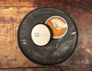 Postre de dulce de leche con chantilly ahumado en Los 33