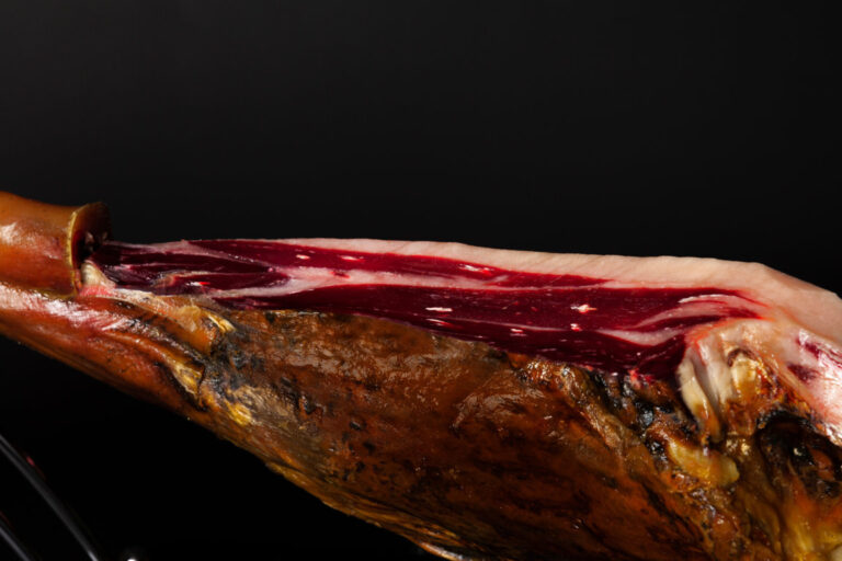 Detalle de un jamón ibérico de bellota curado durante 70 meses