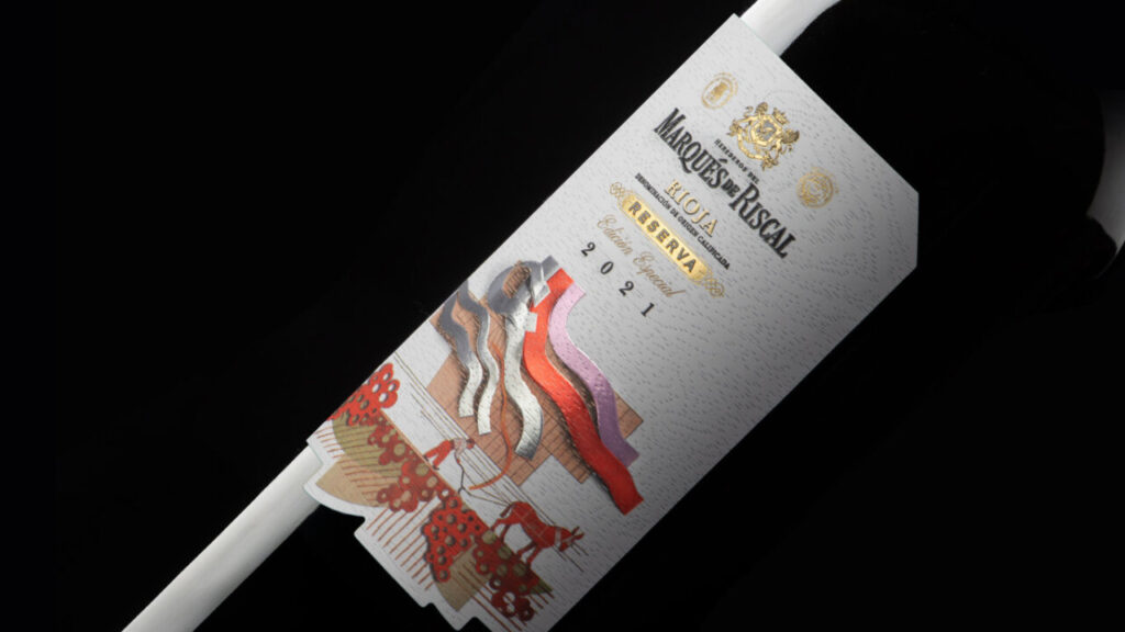 Botella de vino Marqués de Riscal Reserva Edición Especial 2021 con diseño artístico.