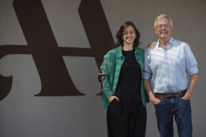 Mireia y Josep Maria Pujol-Busquets en la bodega Alta Alella