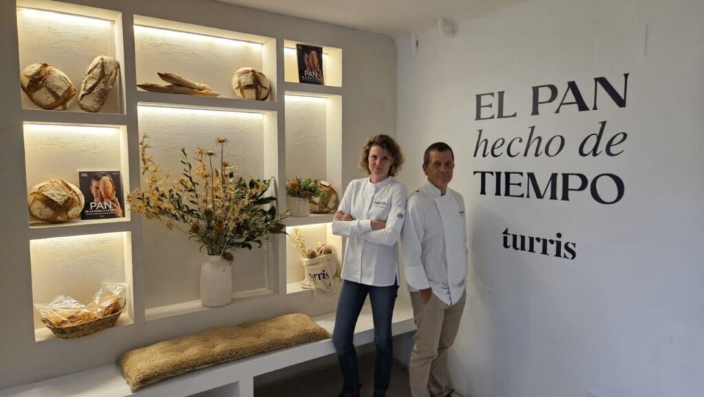 Dos chefs de Turris en un evento sobre el pan artesanal.