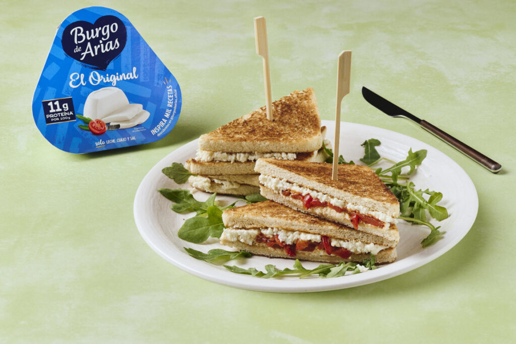 Sándwich de Bikini de Burgo de Arias con pimientos piquillos caramelizados