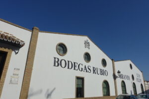 Fachada de las Bodegas Rubio en La Palma del Condado, Huelva