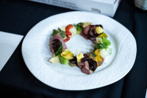 Plato de cocina creativa presentado en el concurso de Madrid Fusión 2026.