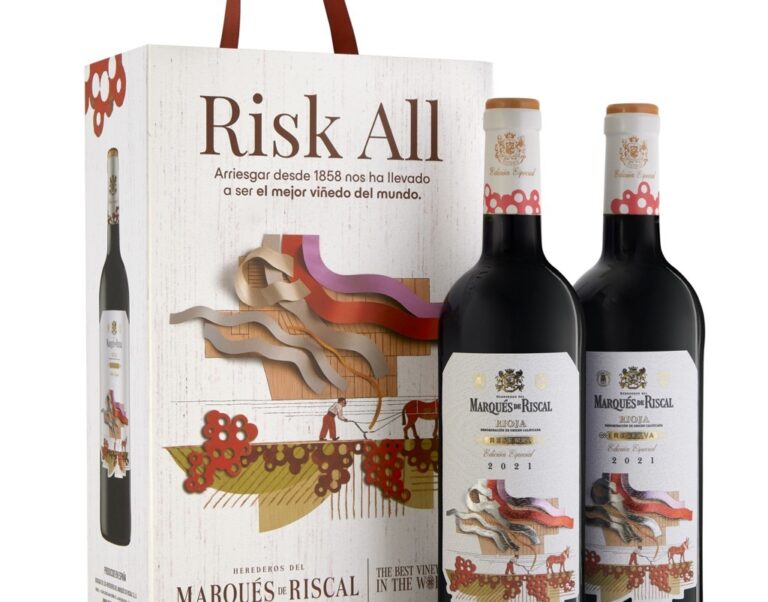 Estuche con dos botellas de vino Marqués de Riscal Reserva 2021.