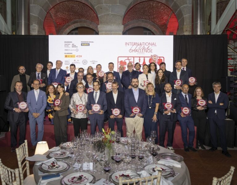 Grupo de ganadores en la X edición de los IWC Industry Awards 2025
