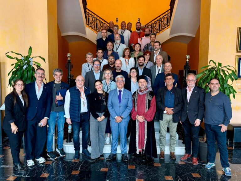 Grupo de asistentes en el congreso sobre vino en Alicante