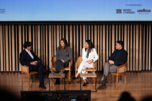 Debate en el Congreso HOST 2025 sobre tendencias en gastronomía y servicio.