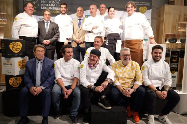 Chefs y autoridades en la presentación del campeonato de legumbres
