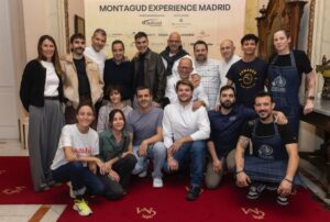 Grupo de chefs y profesionales en el evento Montagud Experience en Madrid