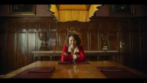 Fotograma de Ana Rivero en el video Campofrío Polarizados