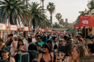 Multitud disfrutando del festival Meat & Fire en Barcelona