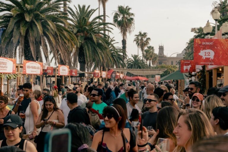 Multitud disfrutando del festival Meat & Fire en Barcelona