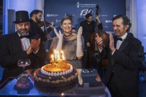 Celebración del 130 aniversario de Le Cordon Bleu con una gala temática.