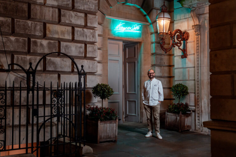 Chef José Pizarro frente a The Keeper's House en Londres