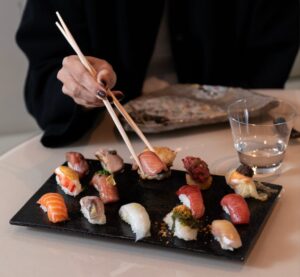 Plato de sushi variado en el restaurante Hiro de Valencia