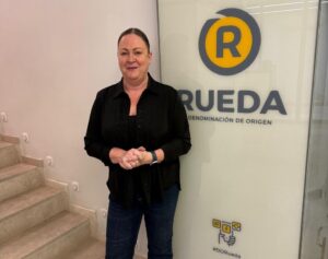 Beth Willard durante su visita a la Denominación de Origen Rueda