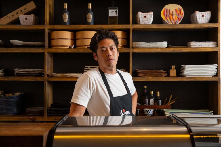 Chef Yong Wu Nagahira en el restaurante Ikigai Flor Baja