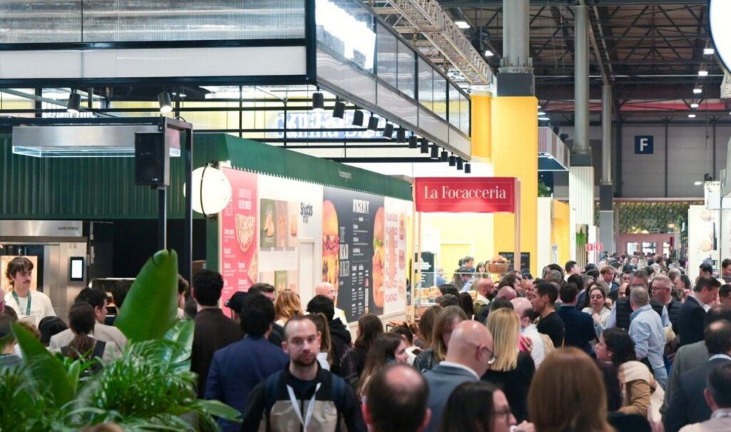 Multitud de asistentes en la feria HIP 2026 en IFEMA Madrid.