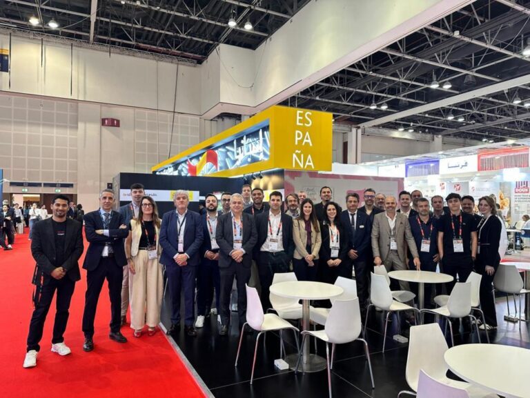 Grupo de representantes de Interovic en la feria Gulfood en Dubái