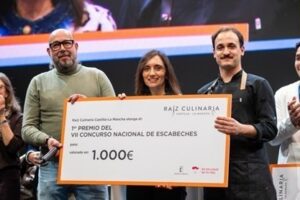 Entrega del premio al restaurante Caleña en el concurso de escabeches