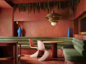 Interior del restaurante Superchulo en Madrid con decoración moderna