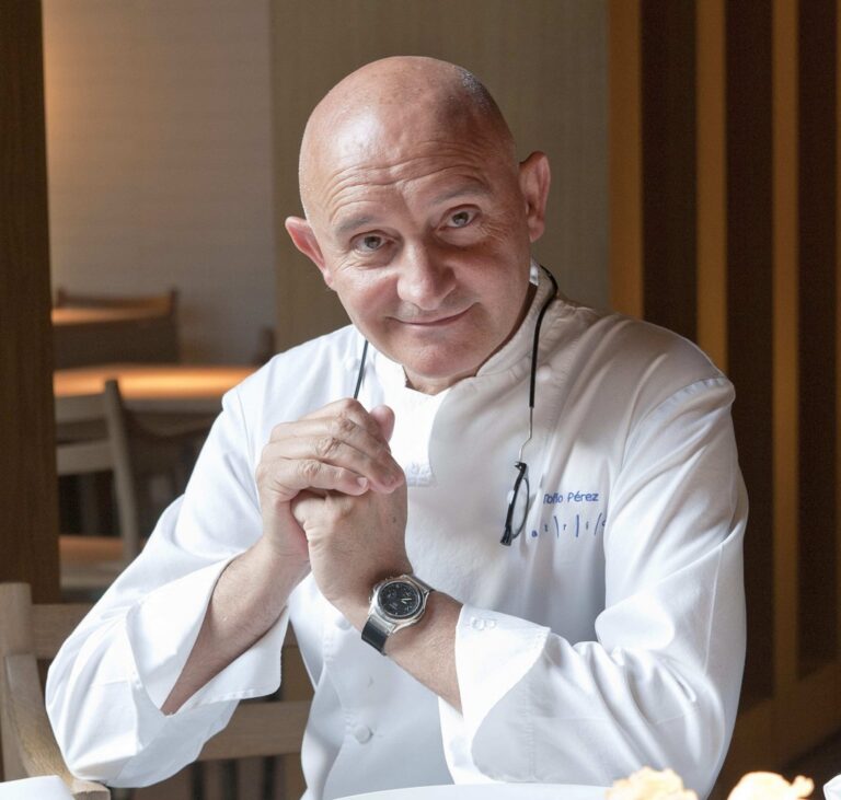 Toño Pérez, chef con tres Estrellas Michelin en su restaurante Atrio.