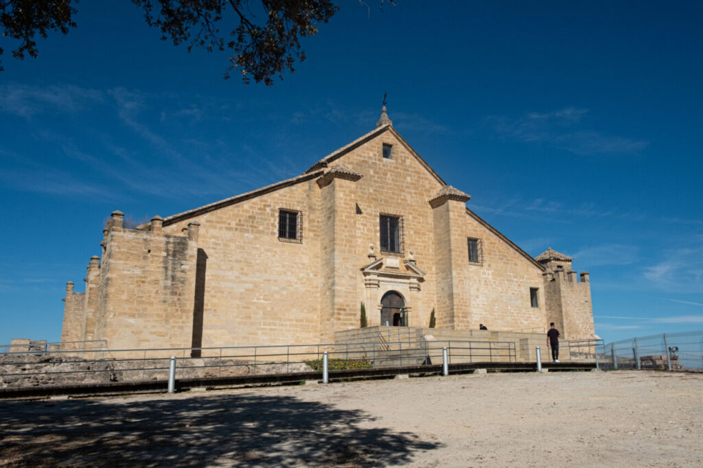 Vista del Castillo de Montilla en un día soleado
